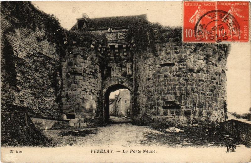 Carte postale ancienne Vezelay Porte Neuve