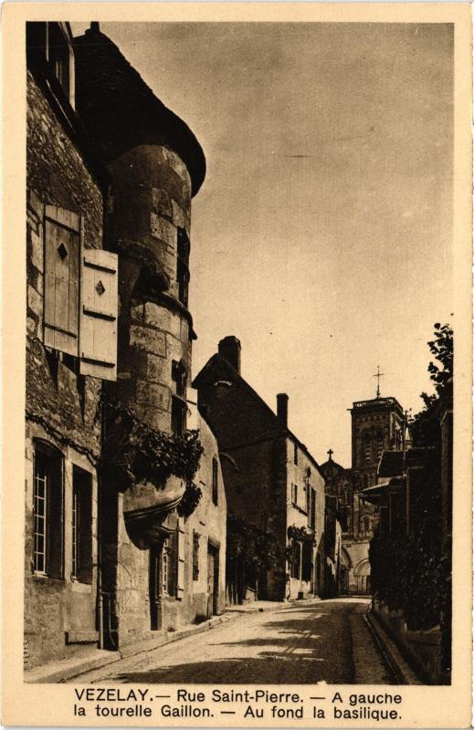 Carte postale ancienne Vezelay Rue Saint-Pierre