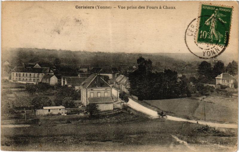 Carte postale ancienne Cerisiers vue prise des Fours à Cerisiers