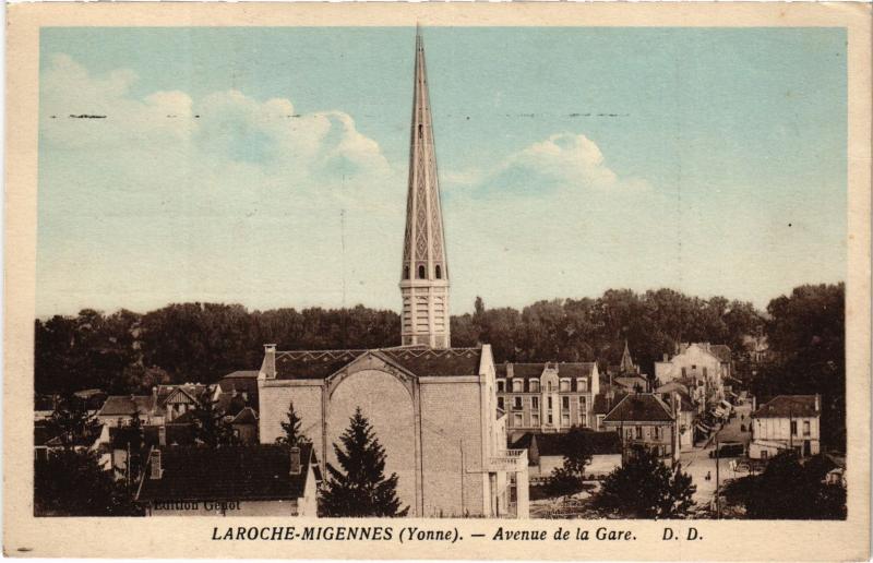 Carte postale ancienne Laroche Migennes Avenue de la Gare à Migennes