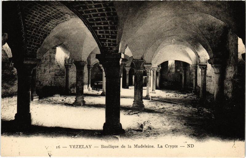 Carte postale ancienne Vezelay Basilique de la Madeleine la crypte