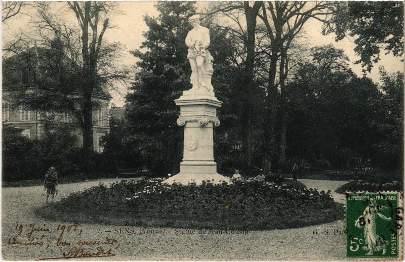 Carte postale ancienne Sens Statue de Jean Cousin