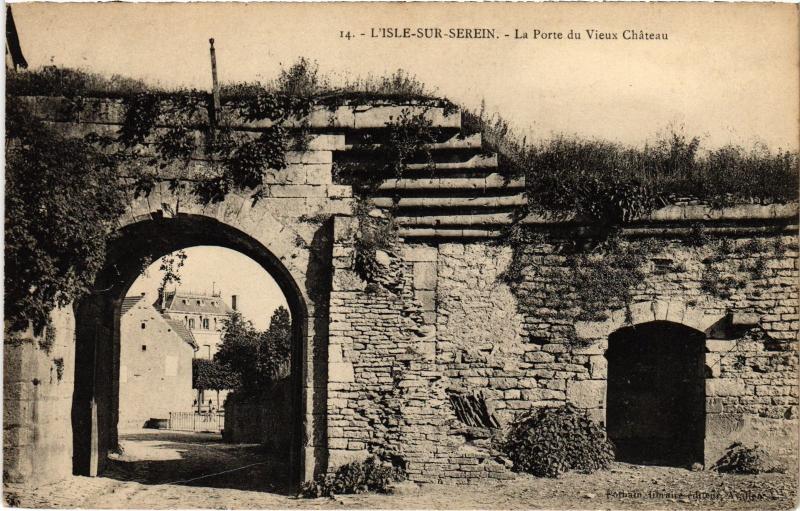 Carte postale ancienne L'Isle sur Serein Porte du vieux chateau à L'Isle-sur-Serein