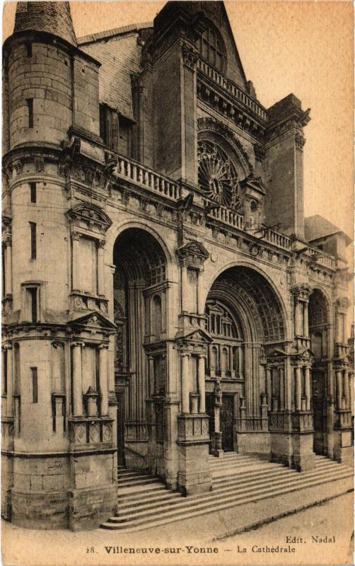Carte postale ancienne Villeneuve sur Yonne la Cathedrale à Villeneuve-sur-Yonne