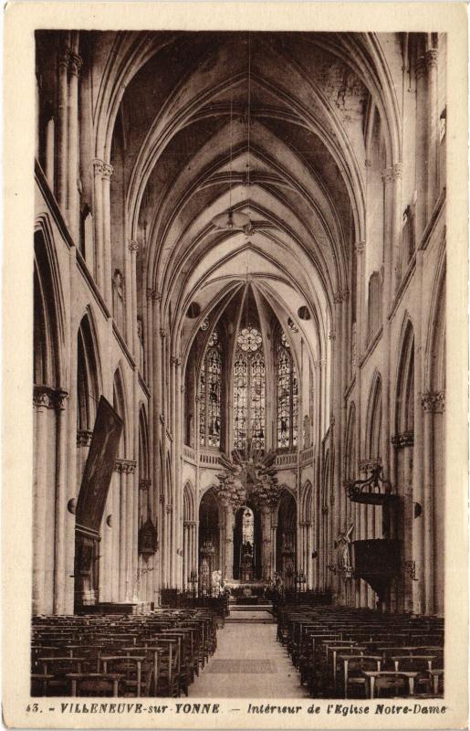 Carte postale ancienne Villeneuve sur Yonne interieur de l'eglise Notre Dame à Villeneuve-sur-Yonne