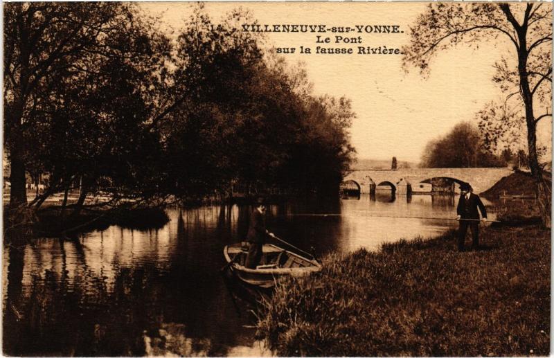 Carte postale ancienne Villeneuve sur Yonne le Pont à Villeneuve-sur-Yonne