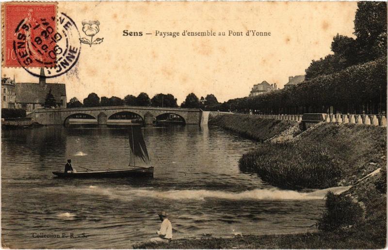 Carte postale ancienne Sens Paysage d'ensemble au Pont d'Yonne