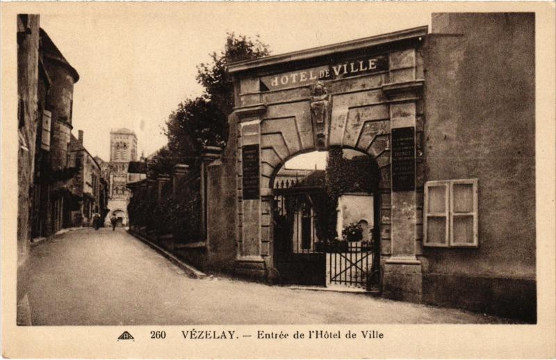 Carte postale ancienne Vezelay Hotel de Ville entree