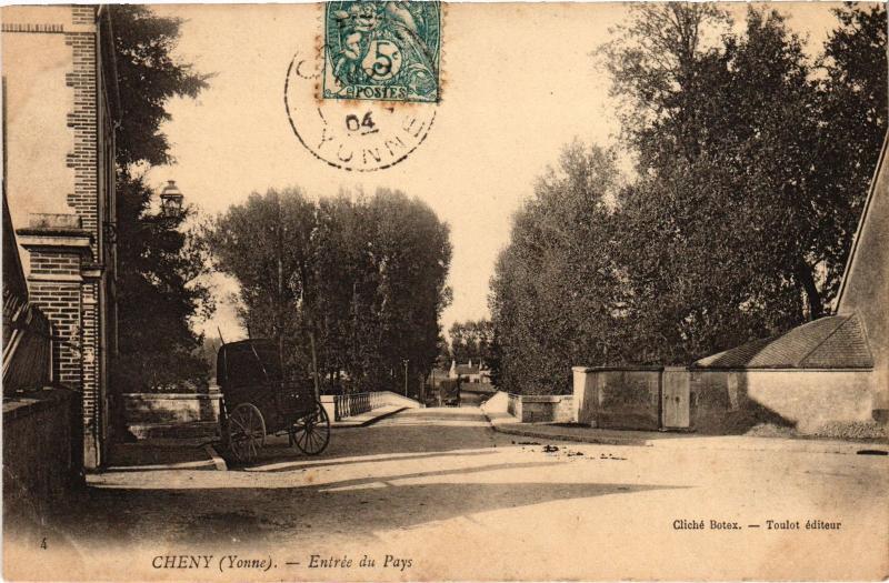 Carte postale ancienne Cheny entree du pays à Cheny