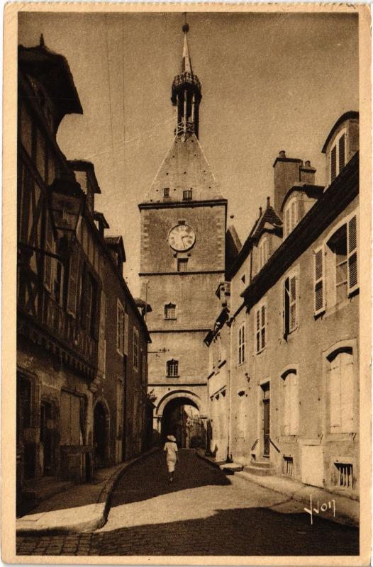 Carte postale ancienne Avallon Porte et tour de l'horloge à Avallon