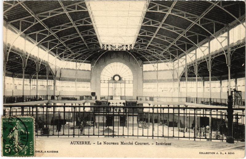 Carte postale ancienne Auxerre Nouveau Marche Couvert interieur à Auxerre