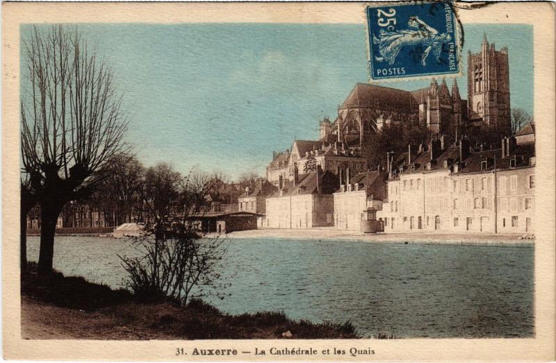 Carte postale ancienne Auxerre Cathedrale et les Quais à Auxerre