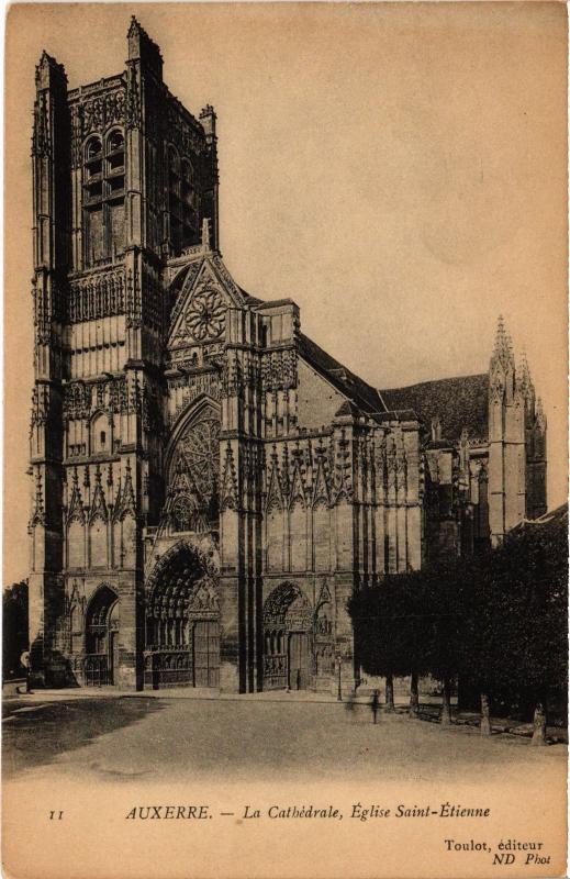 Carte postale ancienne Auxerre Cathedrale et Eglise Saint-Germain à Auxerre