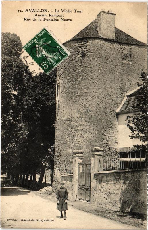 Carte postale ancienne Avallon la Vieille Tour à Avallon