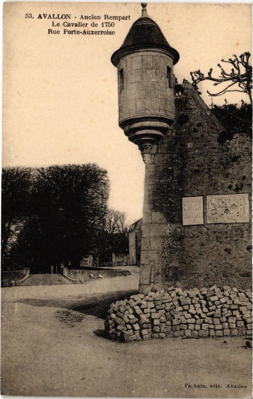 Carte postale ancienne Avallon Rue Porte Auxerroise à Avallon