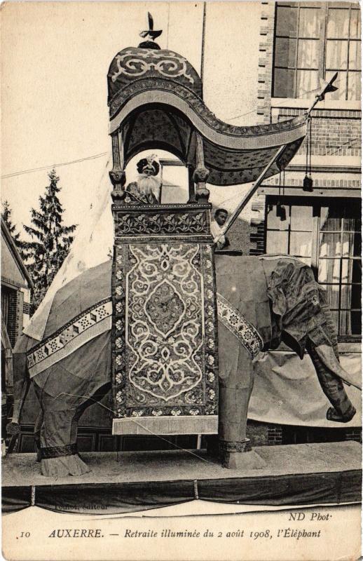 Carte postale ancienne Auxerre Retraite Illuminee Elephant à Auxerre