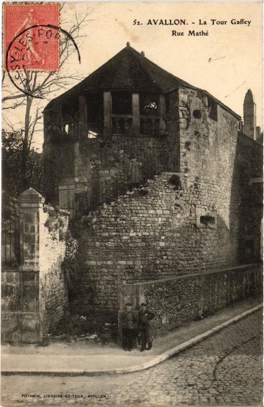 Carte postale ancienne Avallon Tour Gaffey Rue Mathe à Avallon