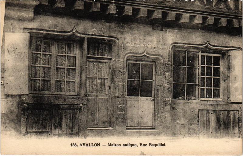 Carte postale ancienne Avallon Maison antique Rue Boqoillot à Avallon