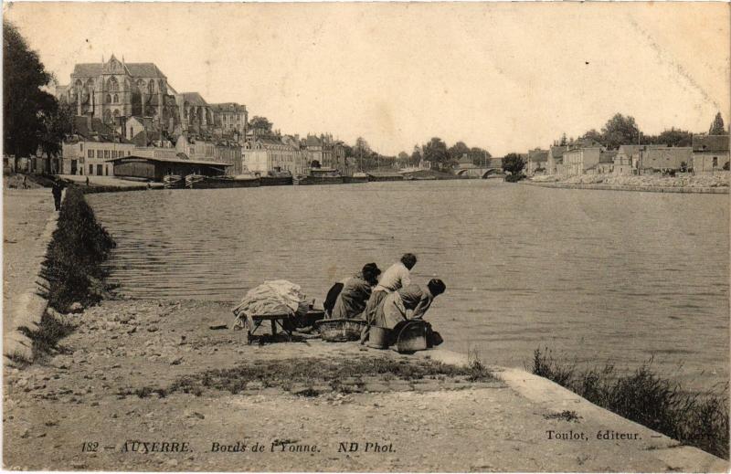 Carte postale ancienne Auxerre Bords de l'Yonne à Auxerre