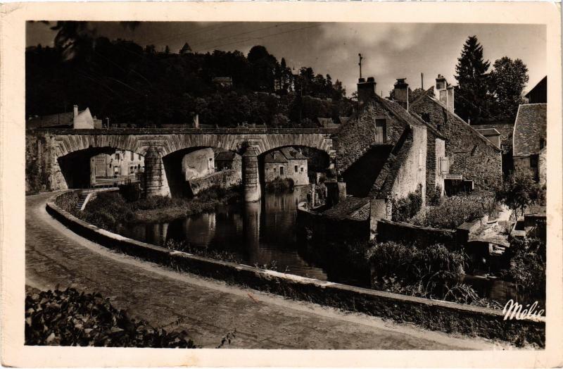 Carte postale ancienne Avallon vallee du Cousin Pont de Pierre à Avallon