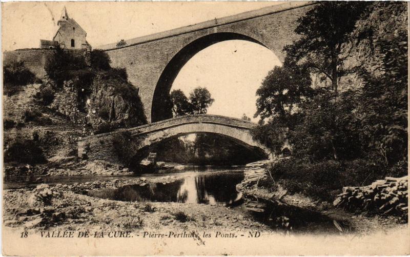 Carte postale ancienne Avallon Pierre Perthuis les Ponts à Avallon