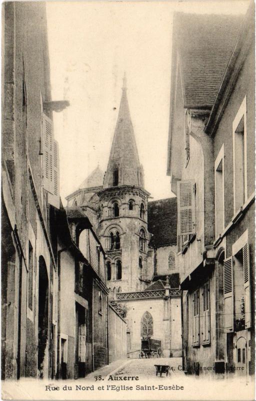 Carte postale ancienne Auxerre Rue du Nord et Eglise Saint-Eusebe à Auxerre