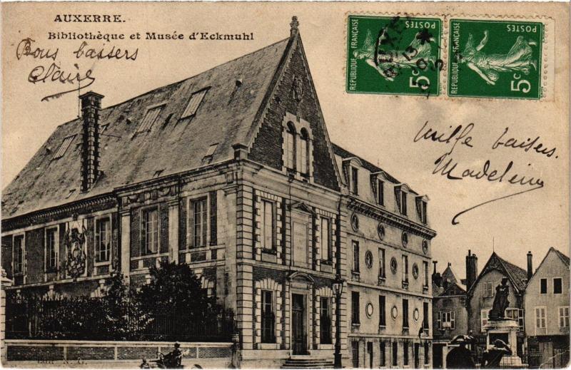 Carte postale ancienne Auxerre Bibliotheque et Musee d'Eckmuhl à Auxerre