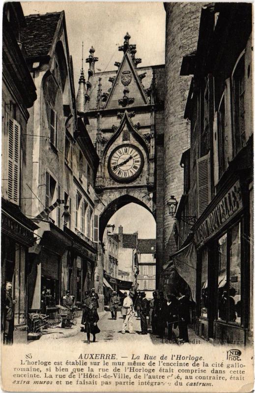 Carte postale ancienne Auxerre Rue de l'Horloge à Auxerre
