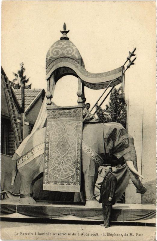 Carte postale ancienne Auxerre Retraite Illuminee Elephant à Auxerre