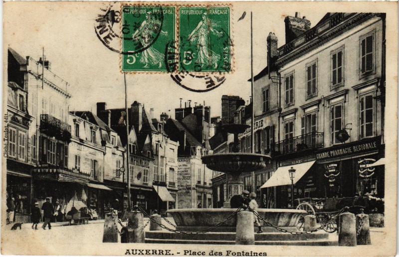 Carte postale ancienne Auxerre Place des Fontaines à Auxerre