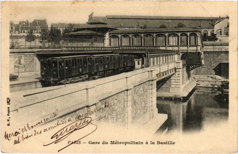 Carte postale ancienne Paris 11e Gare du Métropolitain a la Bastille à Paris 11e