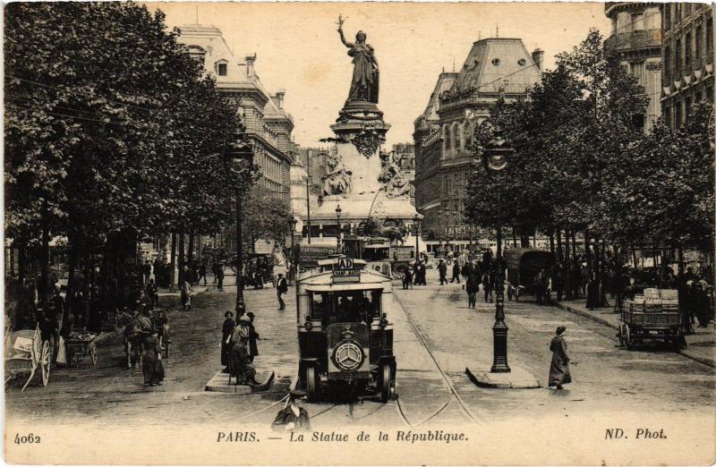 Carte postale ancienne Paris 11e Statue de la République à Paris 11e