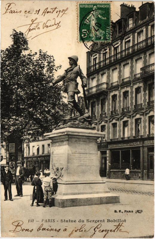 Carte postale ancienne Paris 11e Statue du Sergent Bobillot à Paris 11e