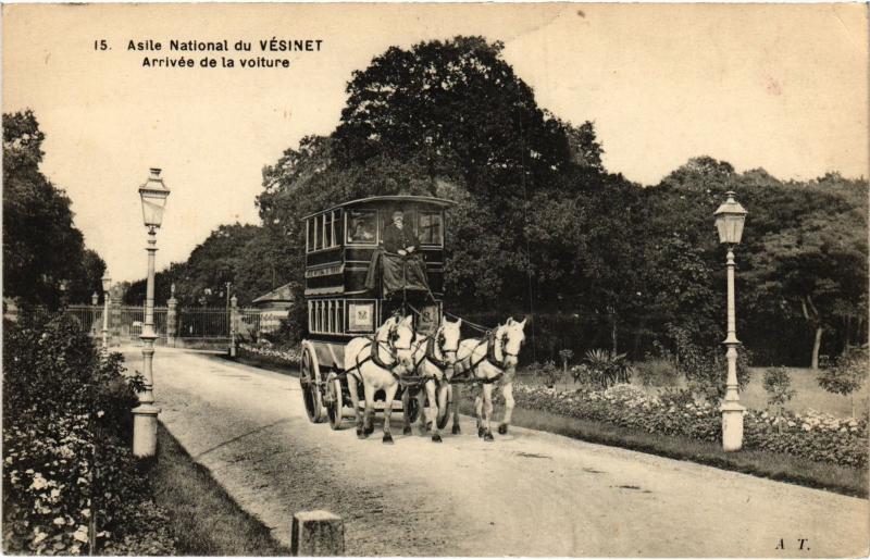 Carte postale ancienne Le Vesinet Asile Nationale Arrivée de la voitur