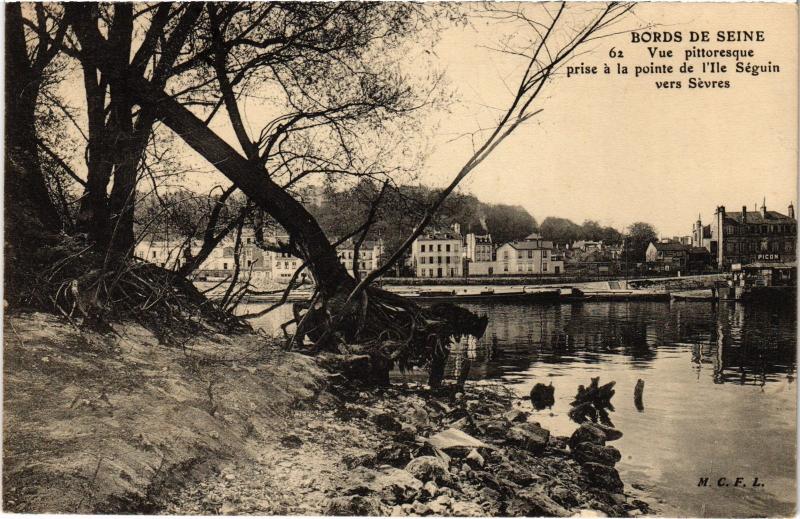 Carte postale ancienne Sevres Bords de Seine Ile Séguin