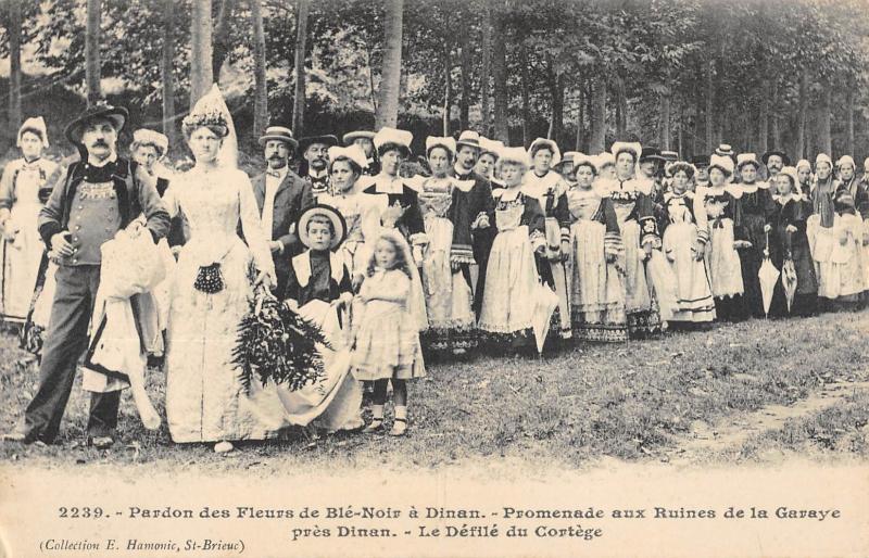Carte postale ancienne Pardon Des Fleurs De Ble Noir A Dinan - Promenade Aux Ruines De La Garaye à Dinan