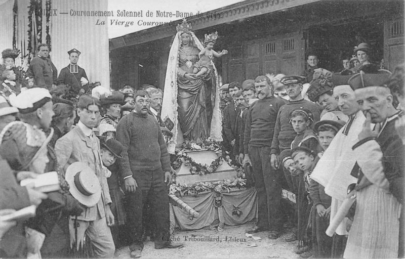 Carte postale ancienne Lisieux - Couronnement Solennel De Notre Dame De Grace - La Vierge Couron à Lisieux