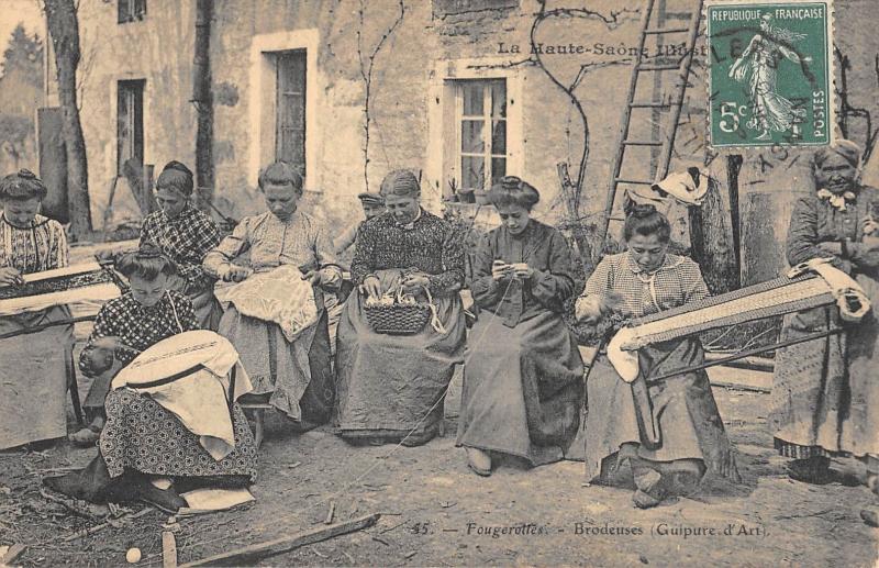 Carte postale ancienne Fougerolles - Brodeuses - Guipure D'Art