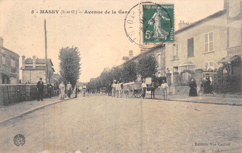 Carte postale ancienne Massy - Rue De La Gare à Massy
