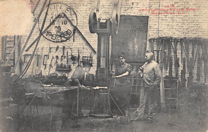 Carte postale ancienne Lille - Institut Catholique D'Arts Et Metiers - Marteau Pilo à Lille