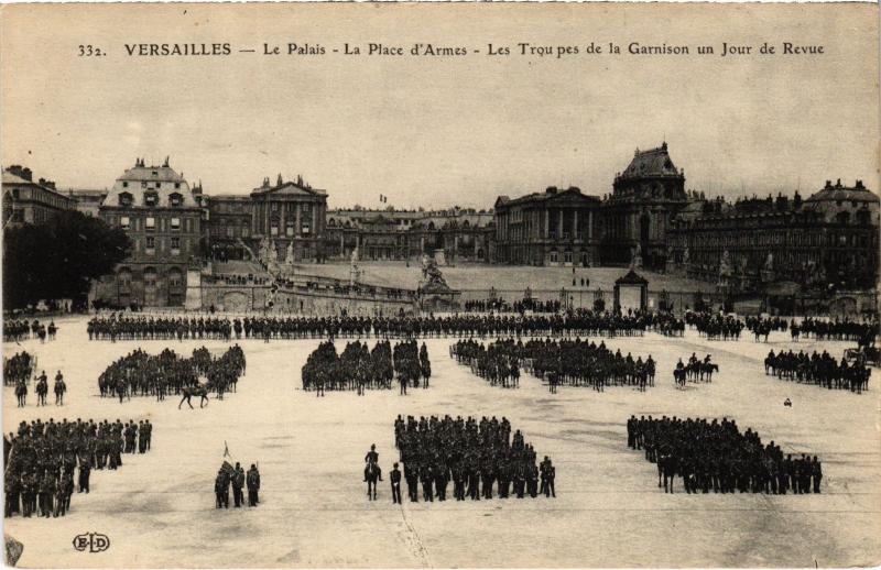 Carte postale ancienne Versailles Le Palais, La Place d'Armes France à Versailles