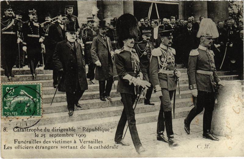 Carte postale ancienne Versailles Catastrophe du dirigeable France à Versailles