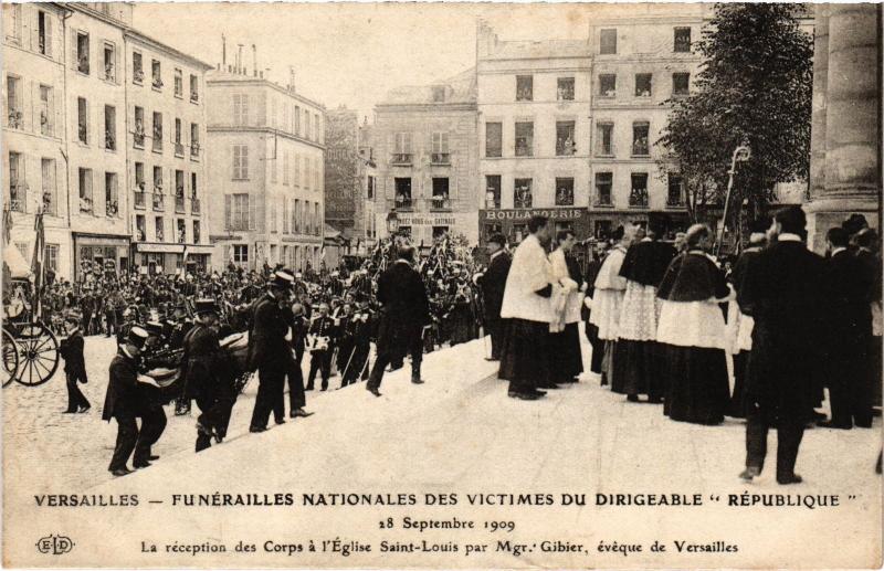 Carte postale ancienne Versailles Funerailles des Victimes de la Catastrophe France à Versailles