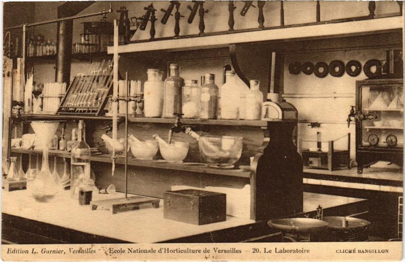 Carte postale ancienne Versailles Le Laboratoire France à Versailles