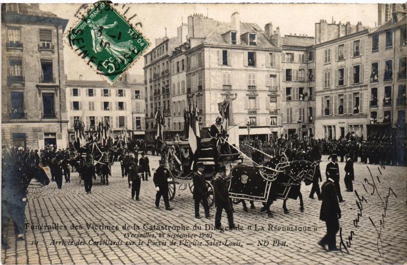 Carte postale ancienne Versailles Funerailles des Victimes de la Catastrophe France à Versailles