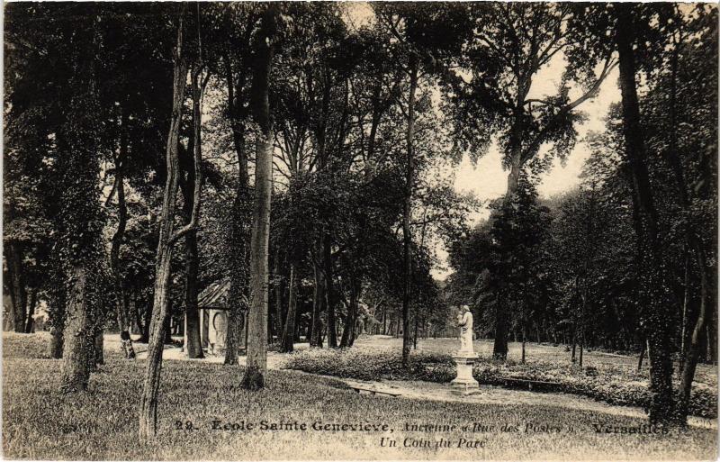 Carte postale ancienne Versailles Ecole Sainte-Genevieve France à Versailles