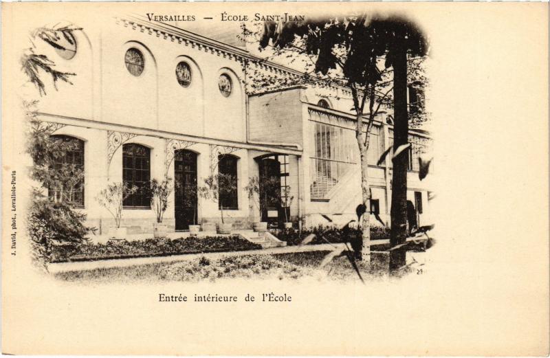 Carte postale ancienne Versailles Entree interieure de l'Ecole France à Versailles