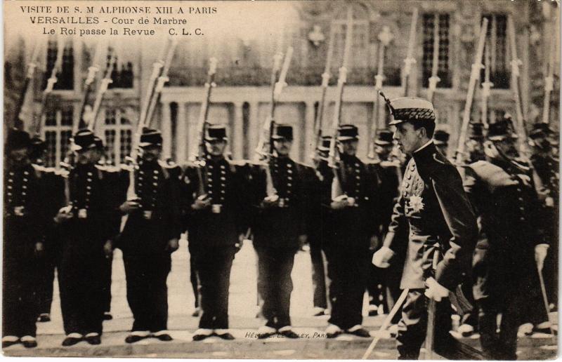 Carte postale ancienne Versailles Cour de Marbre France à Versailles