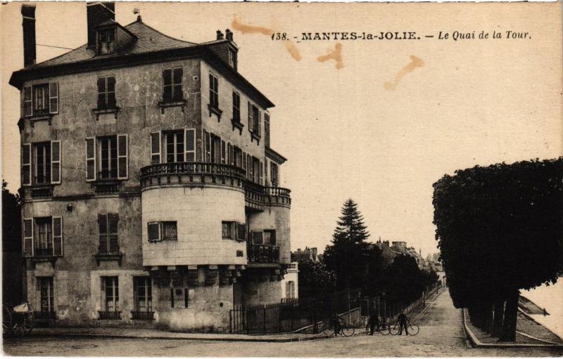 Carte postale ancienne Mantes la Jolie Le Quai de la Tour France à Mantes-la-Jolie