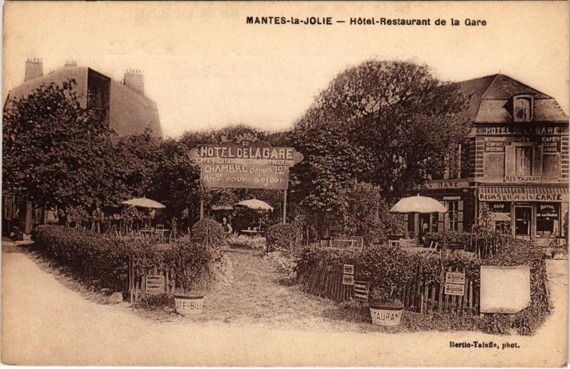 Carte postale ancienne Mantes la Jolie Hotel-Restaurant de la Gare France à Mantes-la-Jolie